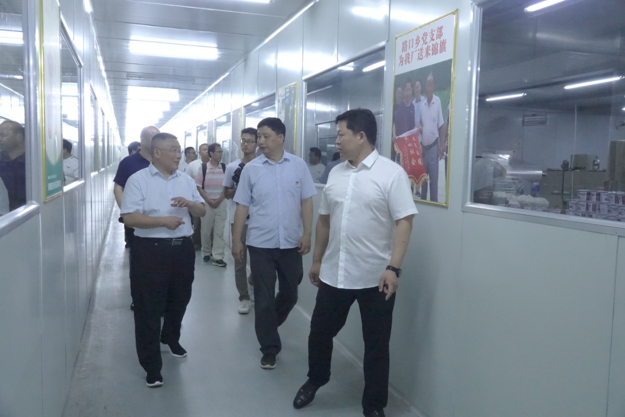 民建信陽市委主委賈作平一行來我公司調(diào)研產(chǎn)業(yè)扶貧工作